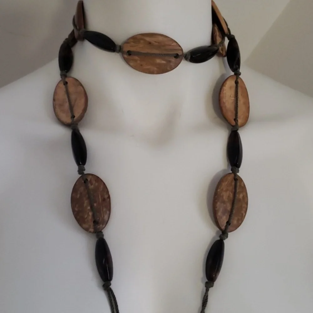 Elegant Tan and Black Beaded Belt - Picture 6 of 15